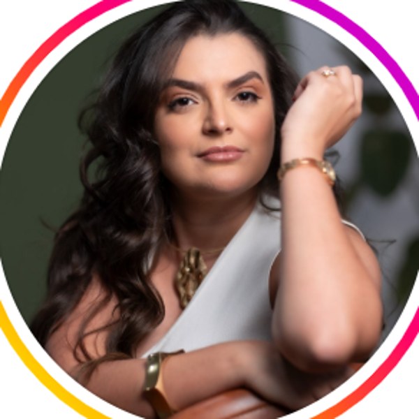 Dra. Thayná Romeu, médica dedicada à saúde da mulher em Juiz de Fora